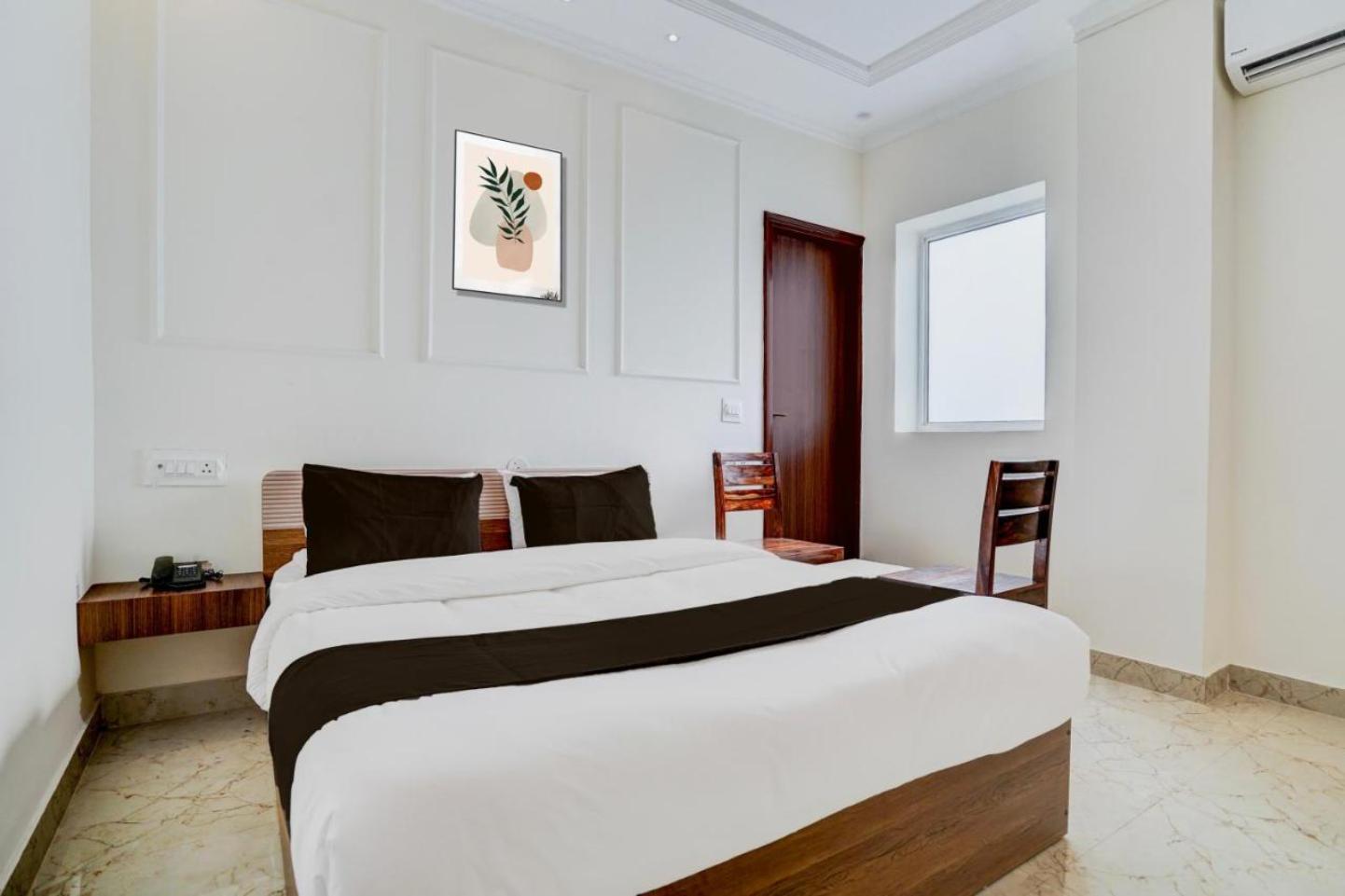 Deluxe Room at Hotel Sahajtam Inn, Sonipat with Queen Bed